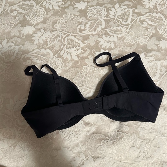 SKIMS 32C T-Shirt Bra in Onyx - Picture 3 of 6